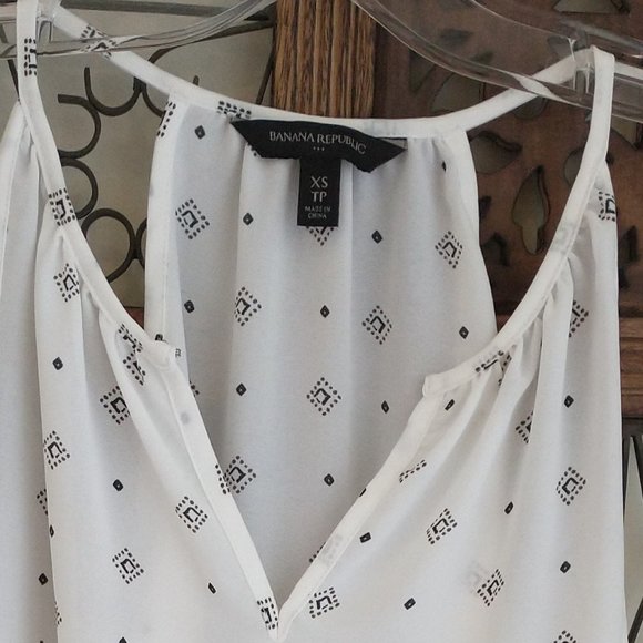 Women's size XS Banana Republic spring/summer light fabric patterned flowy top - Picture 5 of 9